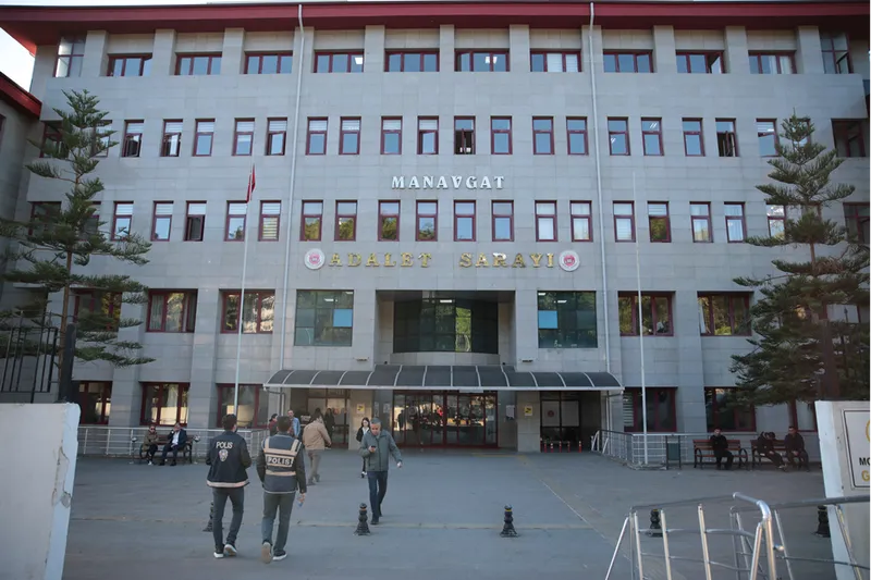 Manavgat Belediyesine yönelik soruşturmanın sanıklarının yargılanmasına başlandı