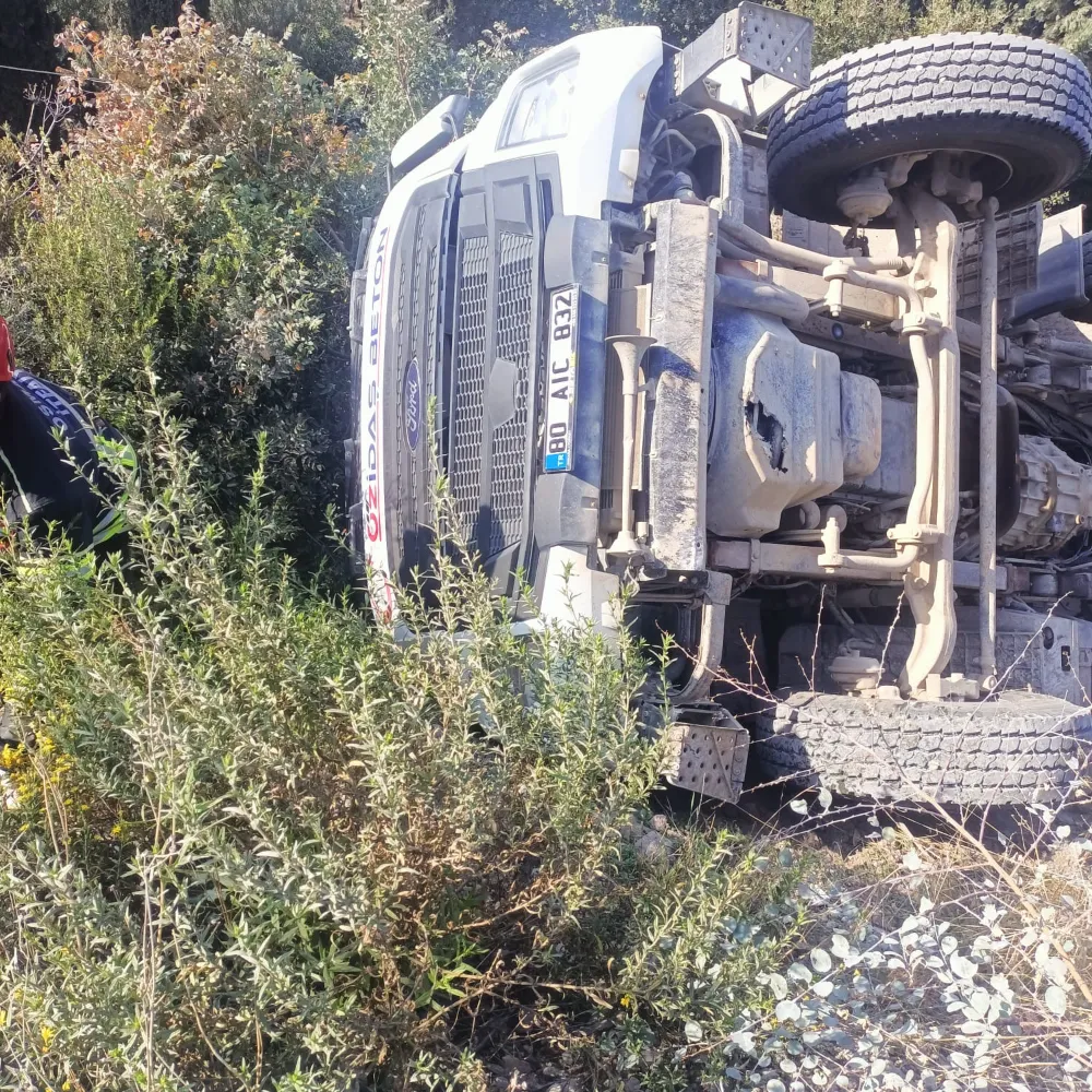 Osmaniye’de beton mikseri uçuruma devrildi, sürücü yaralandı