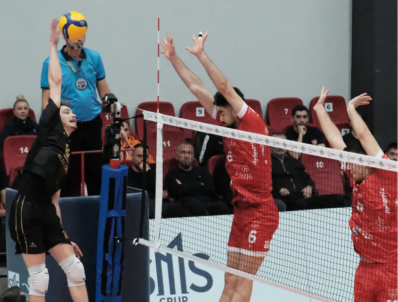Voleybol: SMS Grup Efeler Ligi