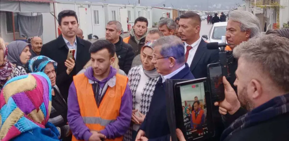 Davutoğlu, Konteyner Kenti Ziyaret Etti