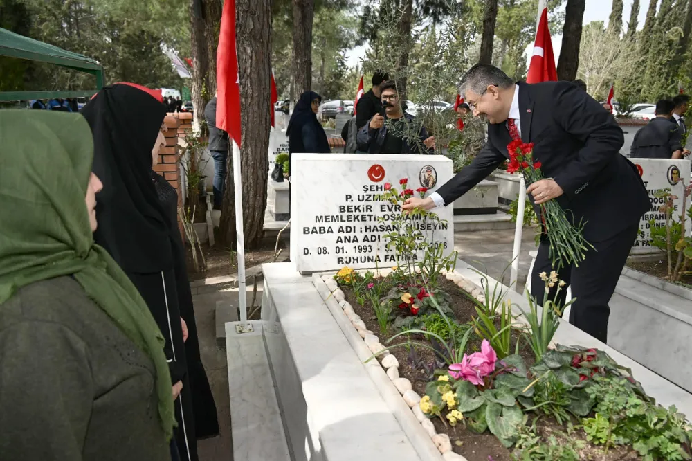 Osmaniye’de, 18 Mart Şehitleri Anma Günü’nde şehitliklere ziyaret