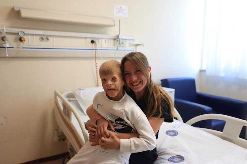 Savaş mağduru Ukraynalı çocuğa Akdeniz Üniversitesi Hastanesi