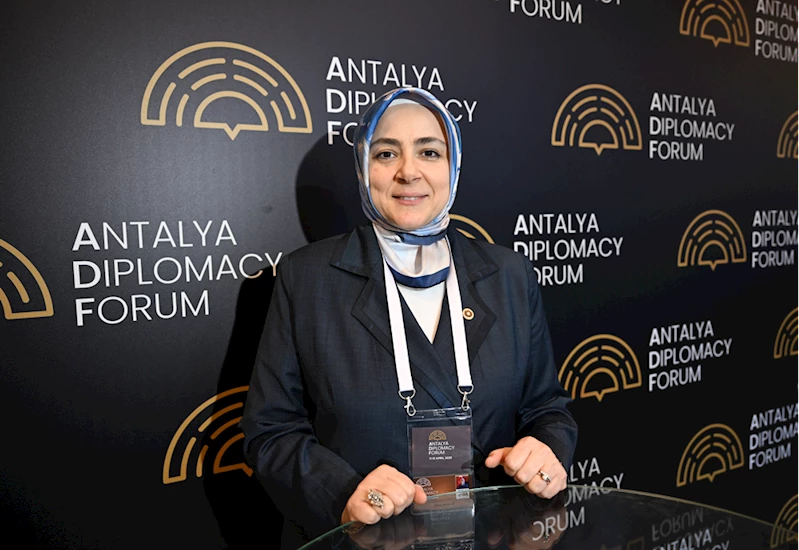 AK Parti kadın kolları üyeleri Antalya Diplomasi Forumu