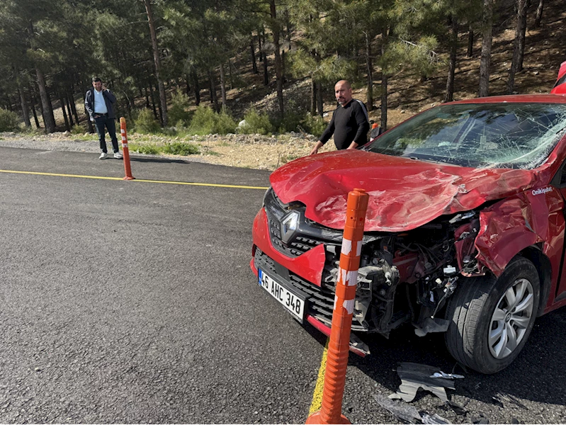Kahramanmaraş’ta üç otomobilin karıştığı kazada 7 kişi yaralandı