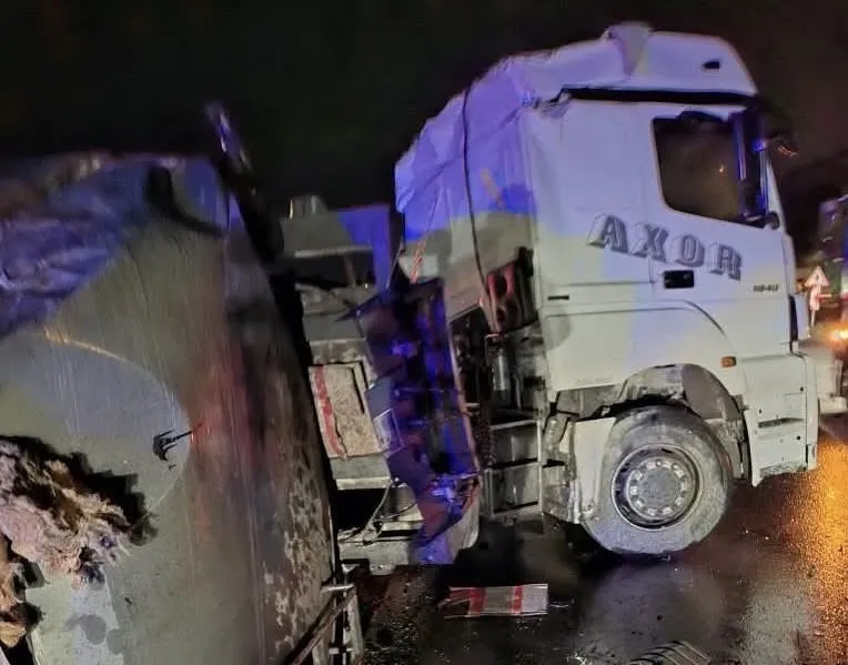 Osmaniye’de mazot yüklü tanker devrildi, sürücü yaralandı