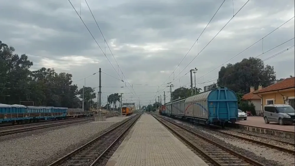 Osmaniye’de çocukların tren yolunda tehlikeli oyunu kamerada