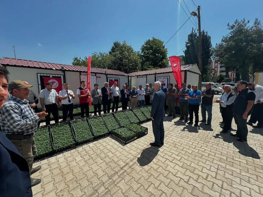 Bahçe’de 100 Çiftçiye, 118 bin domates fidesi dağıtıldı