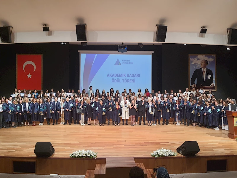 Yeditepe Üniversitesi başarılı öğrencilerini ödüllendirdi