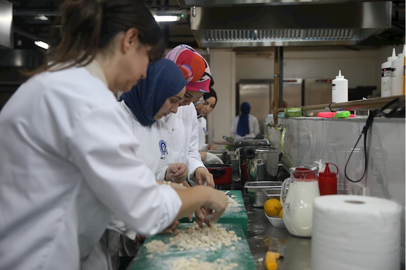Kahramanmaraş İstiklal Üniversitesinin öğrencileri Çerkez mutfağını tanıdı