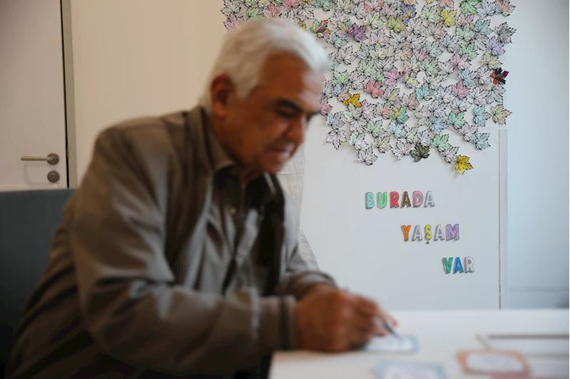 Yaşlıların nasihatleri hastanenin duvarlarını süslüyor