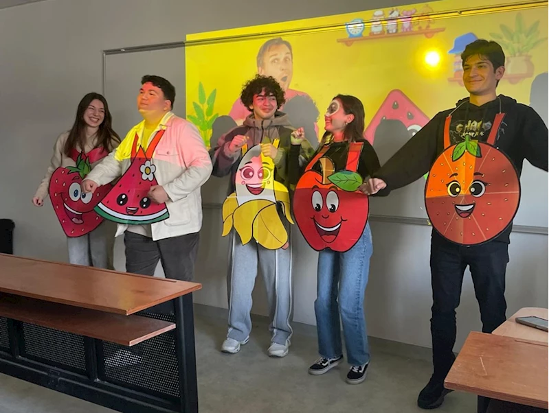 Biruni Üniversitesi, öğretmen adaylarına drama yöntemiyle dil eğitimi veriyor