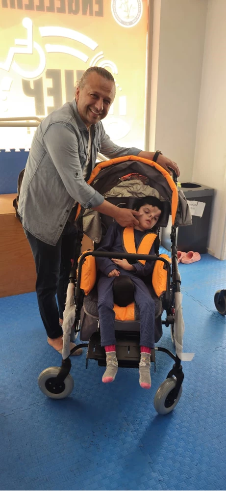 Hayırseverlerin bağışladığı engelli araçları sahiplerine teslim edildi