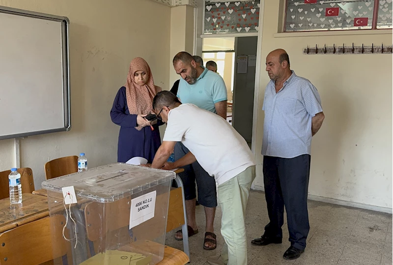 Vefat eden babasının 26 yıl görev yaptığı mahallenin muhtarı seçildi 