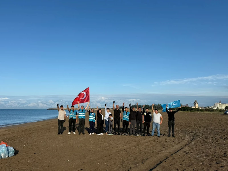 Aksu Ülkü Ocakları sahil temizliği yaptı