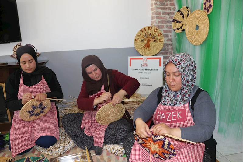 Buğday saplarıyla yapılan tescilli sanat, kurslarla gelecek kuşaklara aktarılıyor