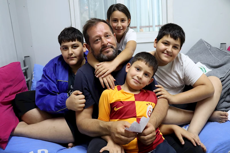 Depremde eşini kaybedince 4 çocuğuna hem anne hem baba oldu