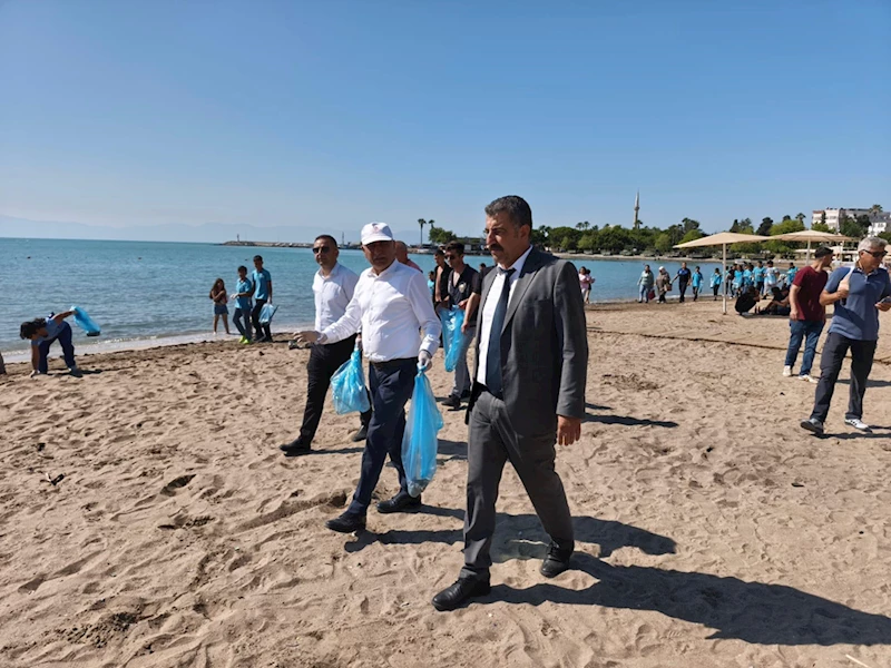Yumurtalık’ta sahilde temizlik yapıldı 