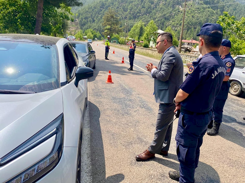 Saimbeyli Kaymakamı Emre Açar trafik denetimine katıldı