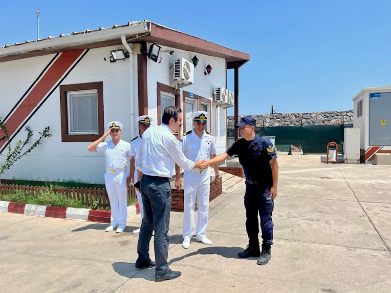 Bozyazı Kaymakamı Tuncay Topsakaloğlu güvenlik güçleriyle bayramlaştı