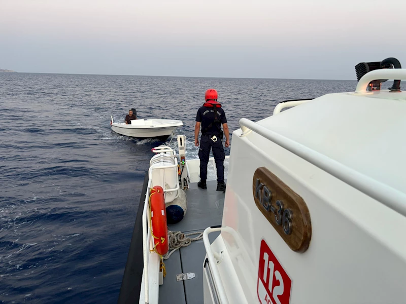 Kaş açıklarında sürüklenen teknedeki kişi kurtarıldı
