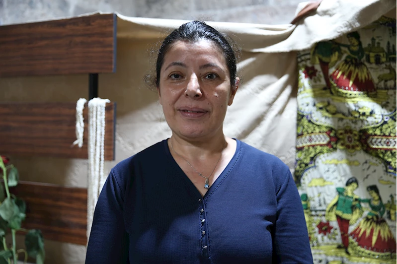 Depremzede zanaatkar tarihi külliyede açtığı atölyede mesleğini sürdürüyor