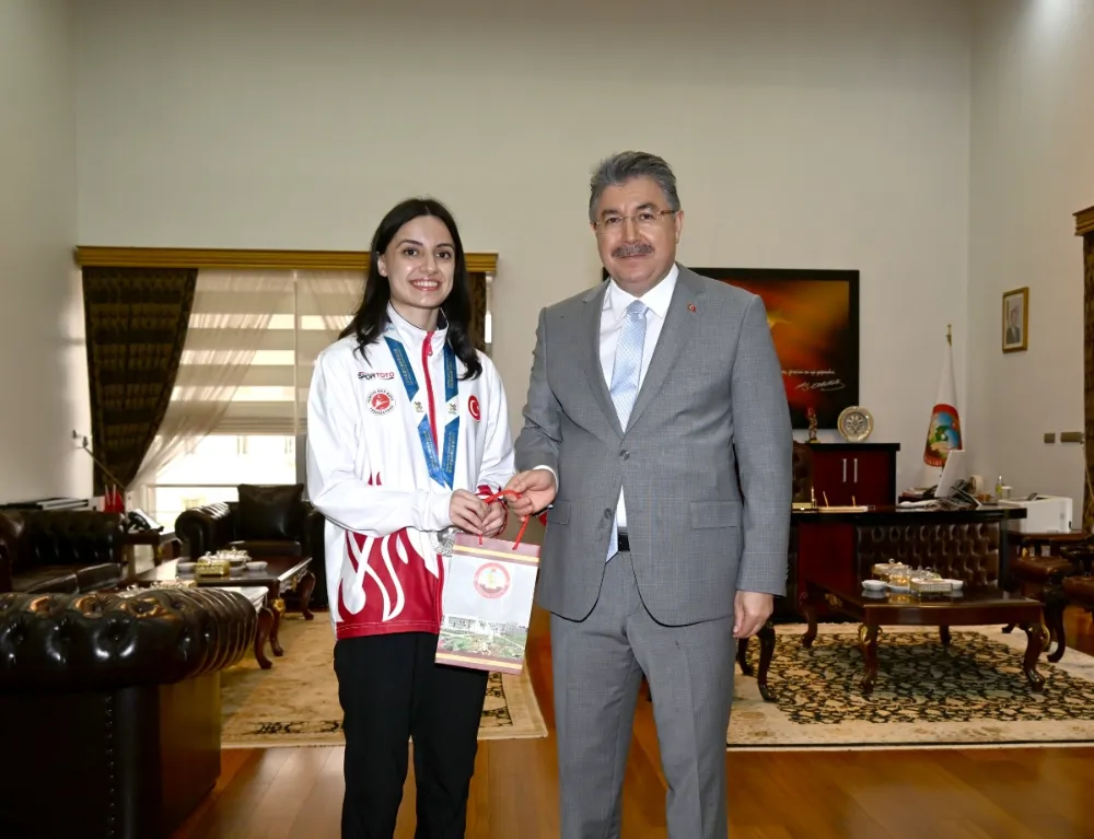 Vali Yılmaz’dan Kick Boks Dünya İkincisi Milli Sporcu Aybüke Kılınç