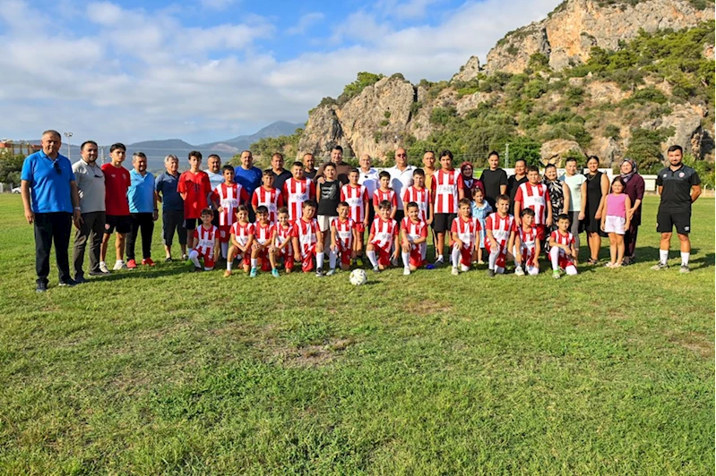 Başkan Avcıoğlu, yaz futbol okulunu ziyaret etti