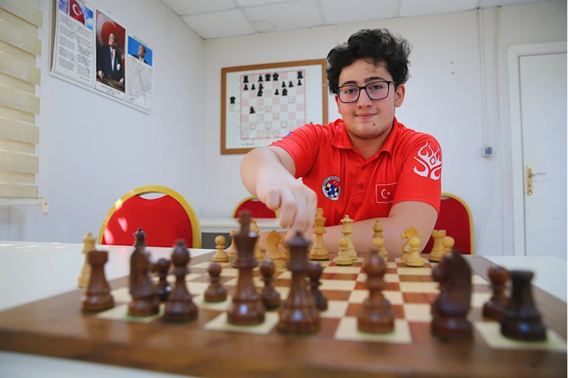 Milli satranççı Serdar