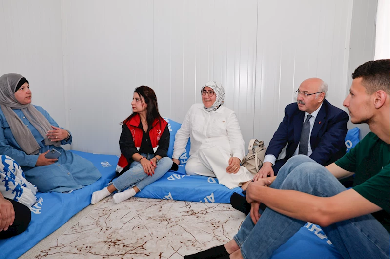 Adana Valisi Köşger, kentte tedavi gören Filistinlilerin ailelerini ziyaret etti