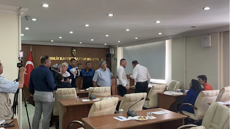 Burdur Belediye Meclisi toplantısında gerginlik yaşandı