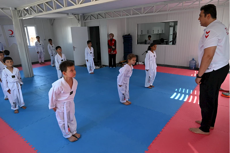 Depremzede çocuklar tekvandoyla rehabilite oluyor