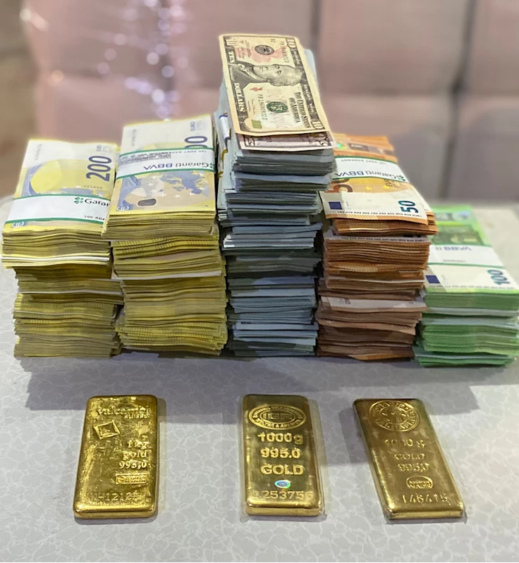 Manavgat Belediyesine yönelik operasyonda zirai depoya saklanmış altın ve döviz ele geçirildi