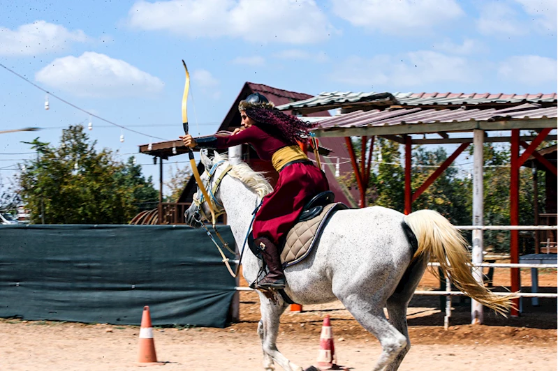Atlı okçuluk tutkunu Gamze İdigük