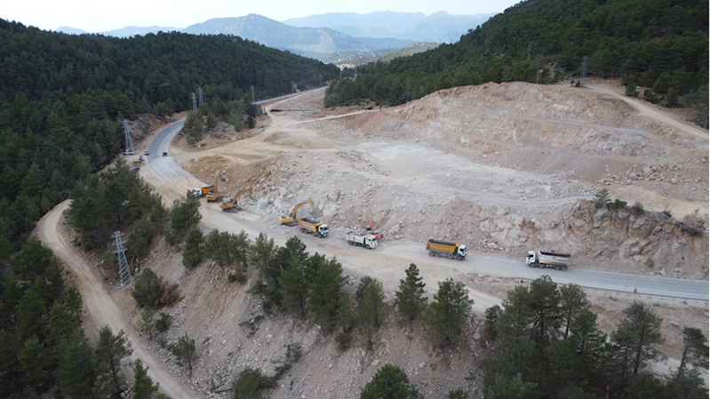 Antalya-Konya kara yolu çalışma nedeniyle ulaşıma kapatıldı