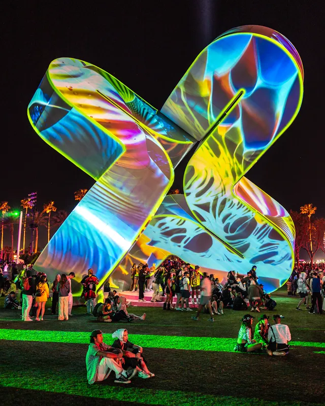 Trendyol Sanat, Güvenç Özel