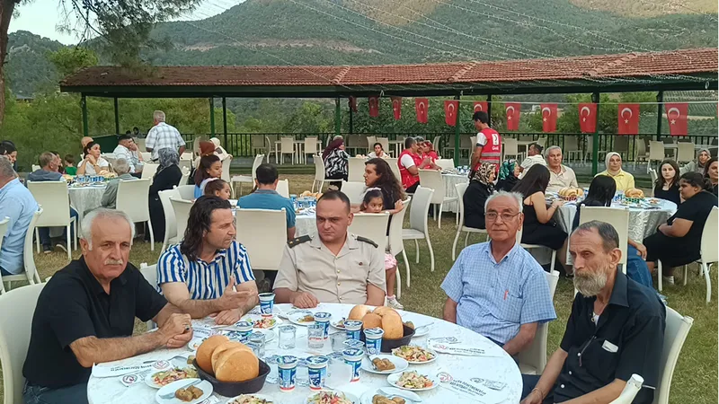 Kozan’da şehit aileleri ile gaziler onuruna yemek verildi