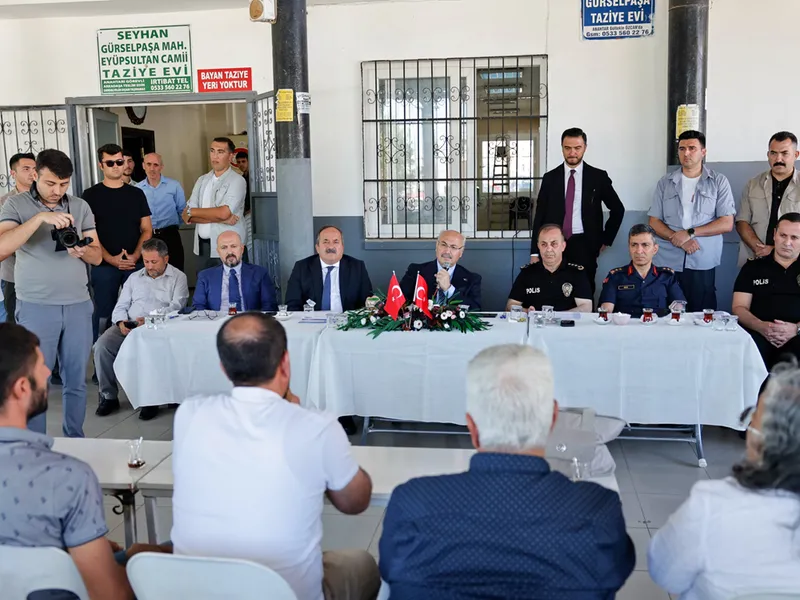 Adana Valisi Yavuz Selim Köşger, vatandaşlarla bir araya geldi