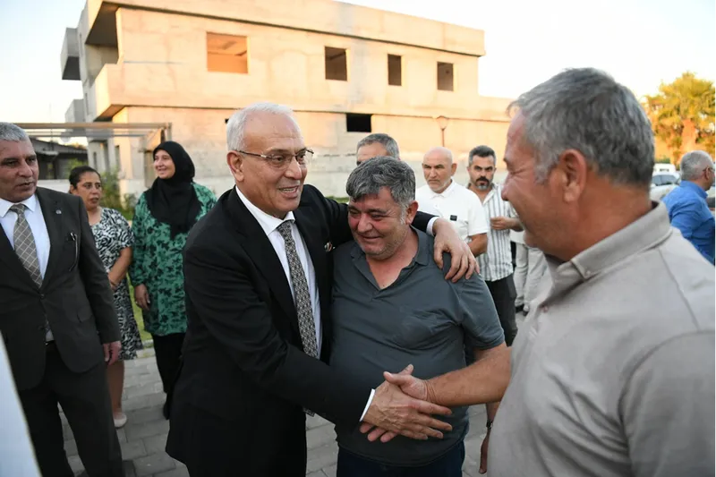 MHP Adana İl Başkanı Yusuf Kanlı Sarıçam ilçesinde vatandaşlarla buluştu