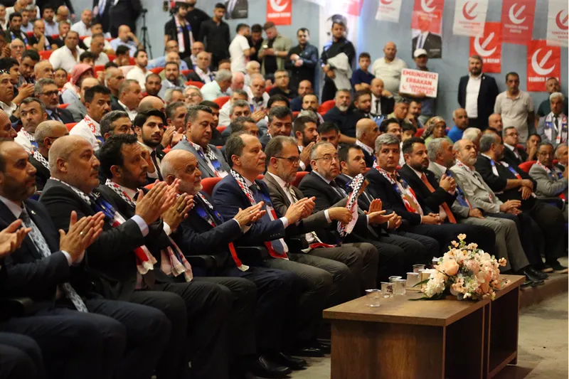 Yeniden Refah Partisi Genel Başkanı Erbakan, partisinin Hatay il kongresinde konuştu: