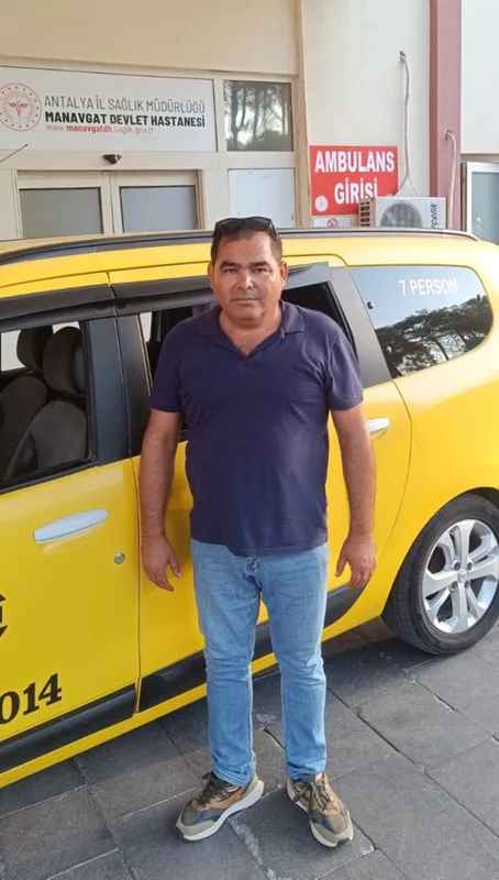 Manavgat’ta duyarlı taksici yaralanan çocuğu hastaneye yetiştirdi