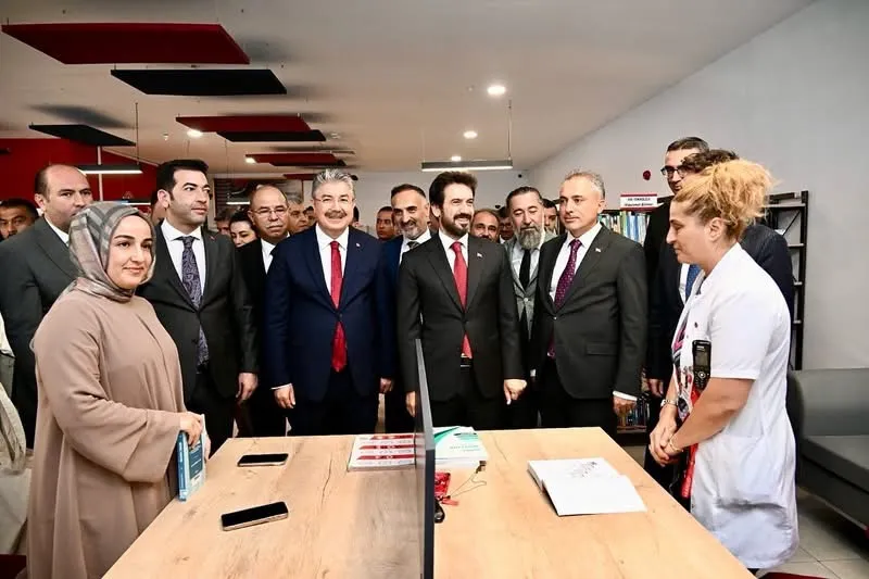 Osmaniye Devlet Hastanesi’nde Türkiye’nin ilk hastane içi halk kütüphanesi açıldı