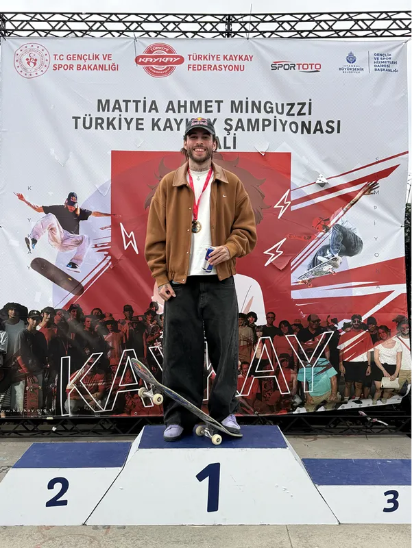 Red Bull sporcusu Berke Dikişçioğlu Türkiye Kaykay Şampiyonu oldu