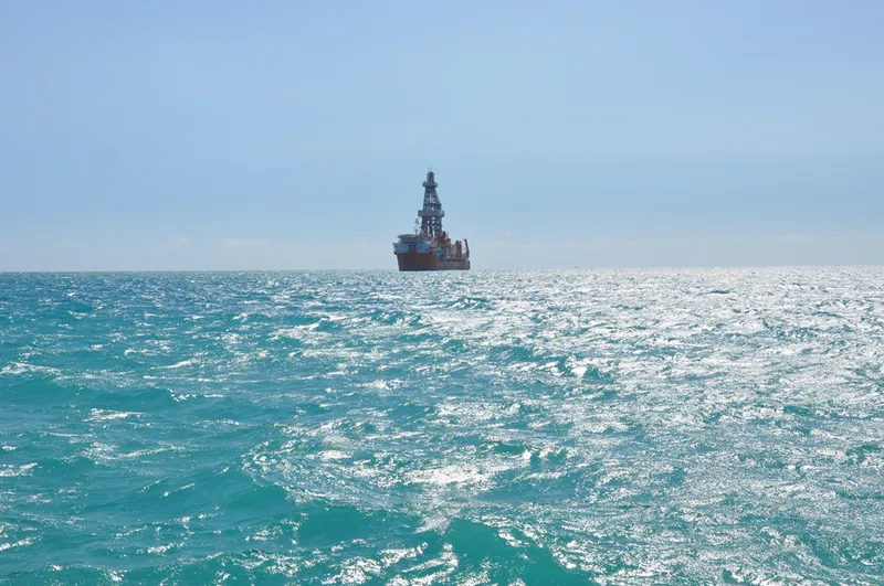 Enerji filosuna katılan iki yeni sondaj gemisinin ilki Mersin Taşucu Limanı