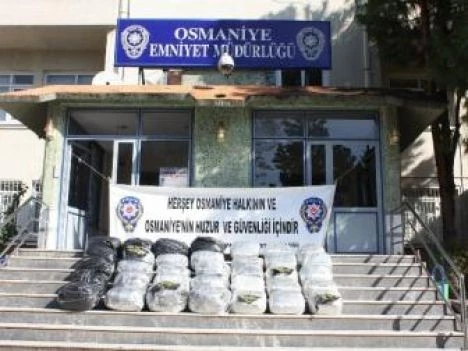 Osmaniye polisi esrar şebekesini alkışlar arasında yakaladı