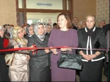 Eğitim gönüllüsü bayanlar kermes açtı