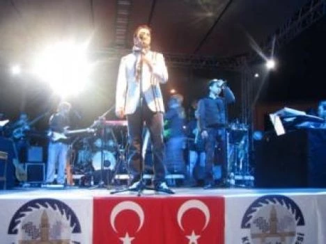 Kurtuluş gününde büyük rezalet