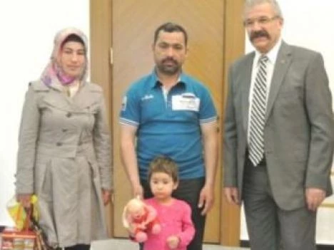 Dila ve Ailesinden Vali Cerrah`a teşekkür ziyareti