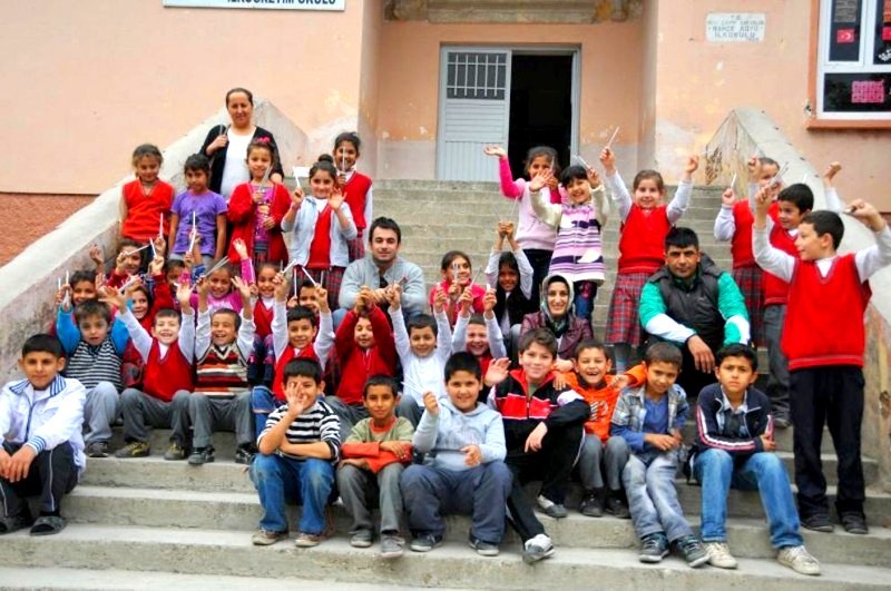 ÖSYM`nin sınav setleri, köy okullarındaki çocukları sevindirdi