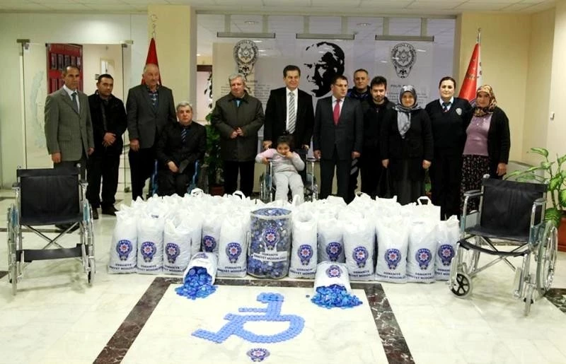 Polisin topladığı mavi kapaklar 3 engelliyi sevindirdi