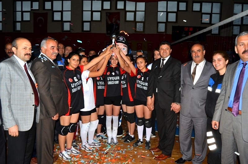 Dörtyol`daki Liseler Arası Bayanlar Voleybol Turnuvası sona erdi